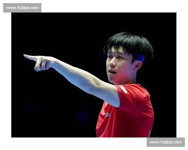 王楚钦笑对互动丢分!1-0 呼喊点燃胜负欲,国乒顶流上演反差萌 王楚钦笑对互动丢分!1-0 呼喊点燃胜负欲,国乒顶流上演反差萌